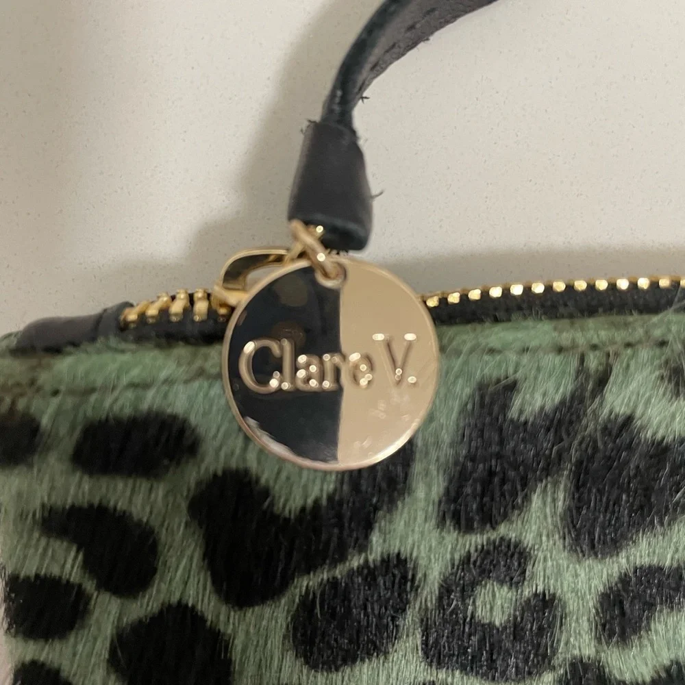 CLARE V!  green leopard clutch - Picture 3 of 5